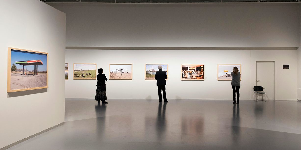 bezoekers in het fotomuseum van Antwerpen bezoekers in het fotomuseum van Antwerpen